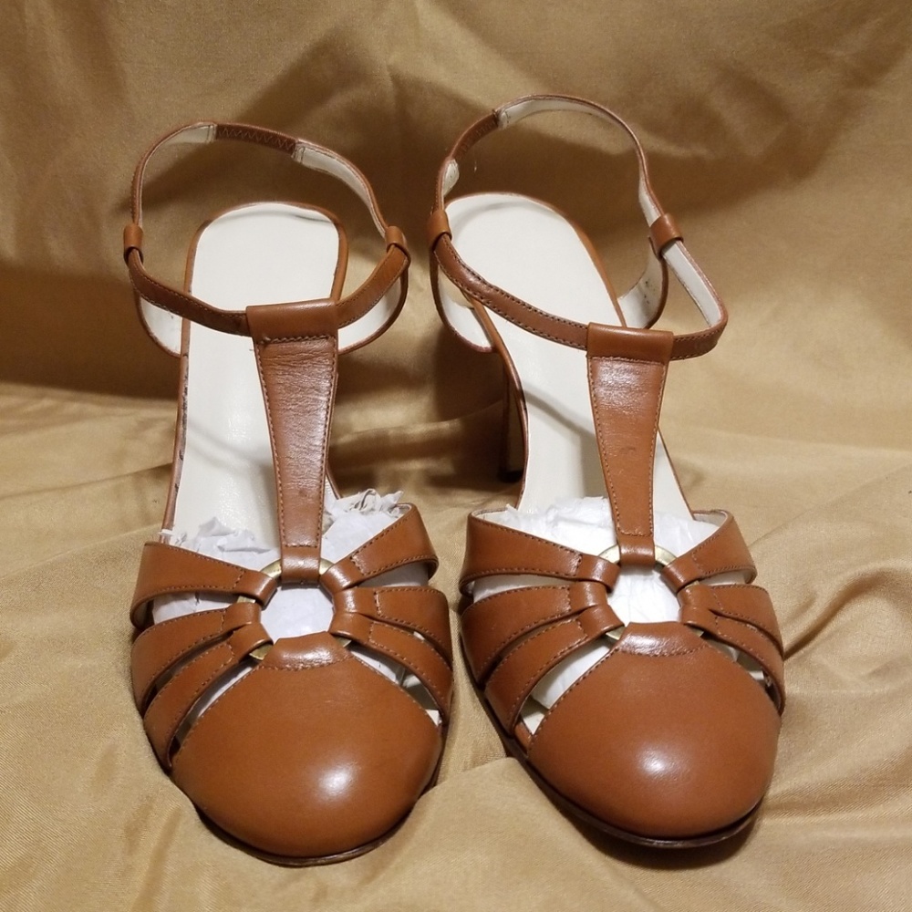 T strap pumps